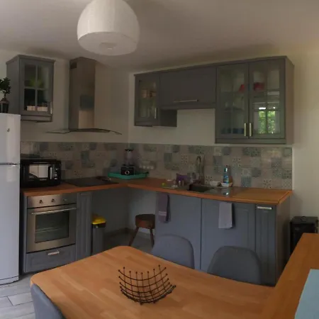 Jenzat, 4 Pieces, 6 Personnes - Fr-1-489-240 * Jenzat